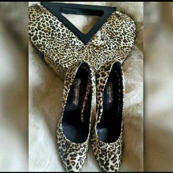Leopard skin print shoes and bag - Picture 2 of 3
